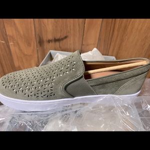 SUPER OLIVE / GREY CUTE shoes they are very comfortable !🍸